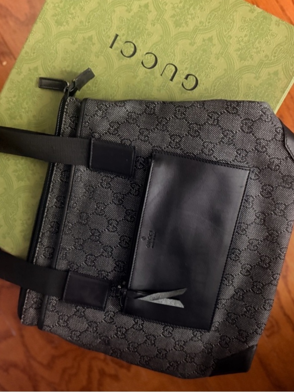 GUCCI like new black shoulder bag canvas and leather. comes with box and dusty - Picture 14 of 15